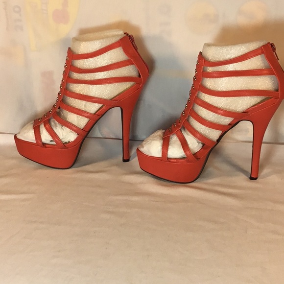 Red Circle - Picture 1 of 5